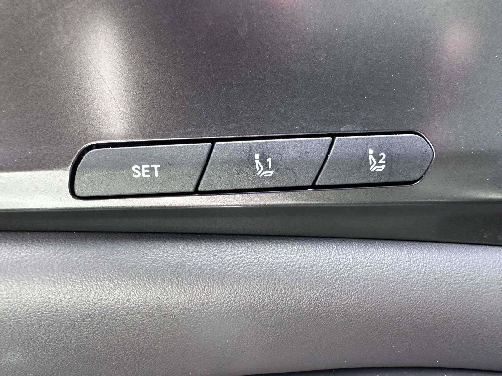 Used 2025 Kia Carnival SX Prestige FWD image 11