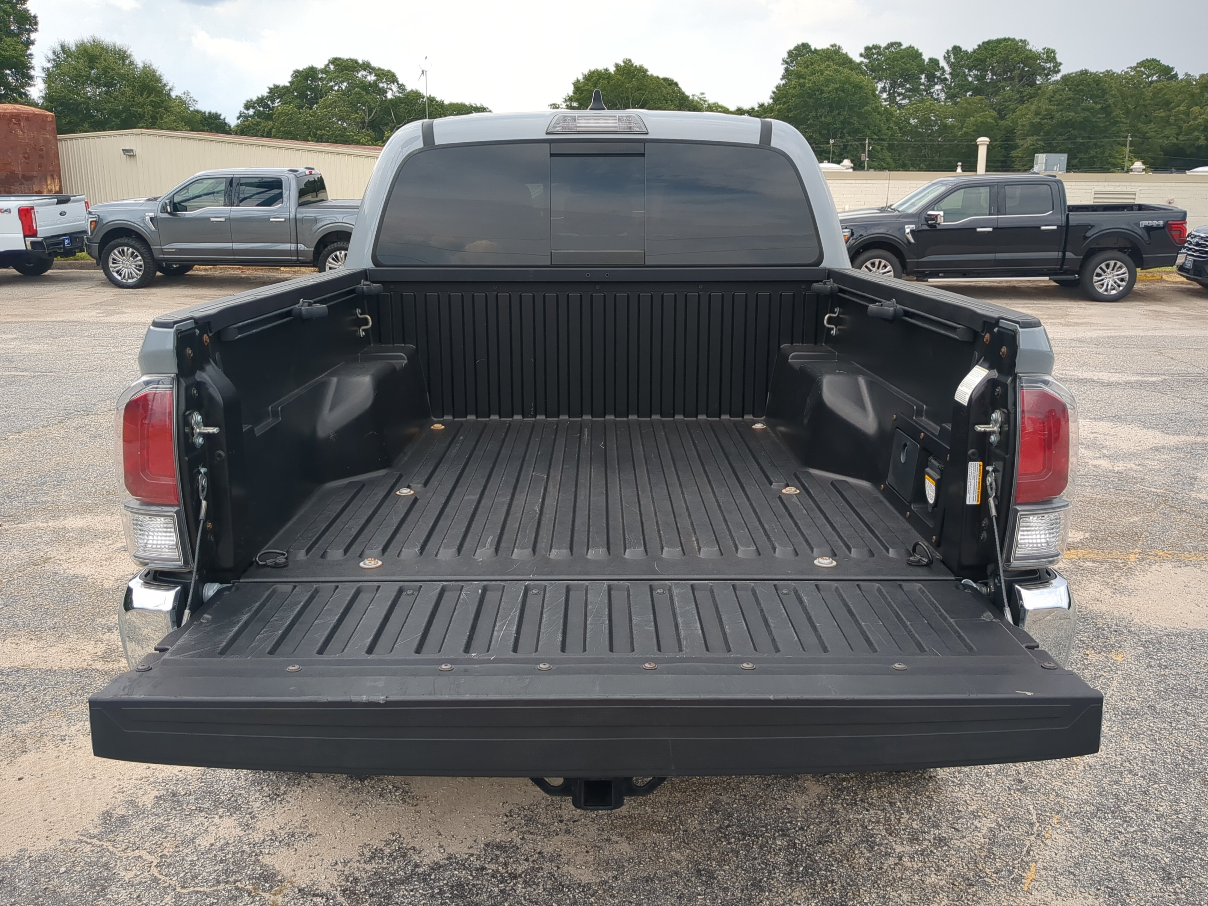 Used 2020 Toyota Tacoma TRD Off-Road AWD/4WD image 11