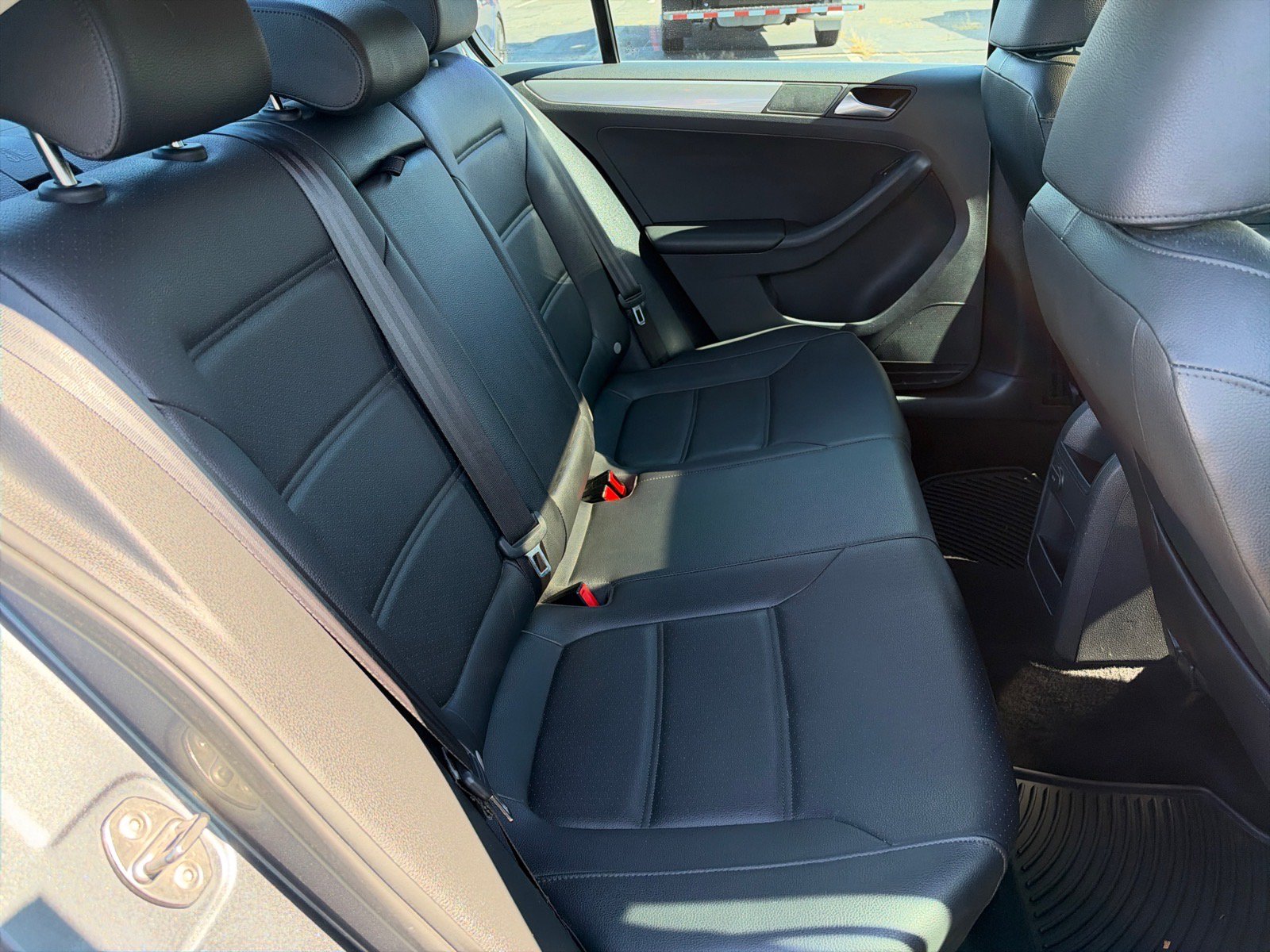 Used 2018 Volkswagen Jetta SE FWD image 18