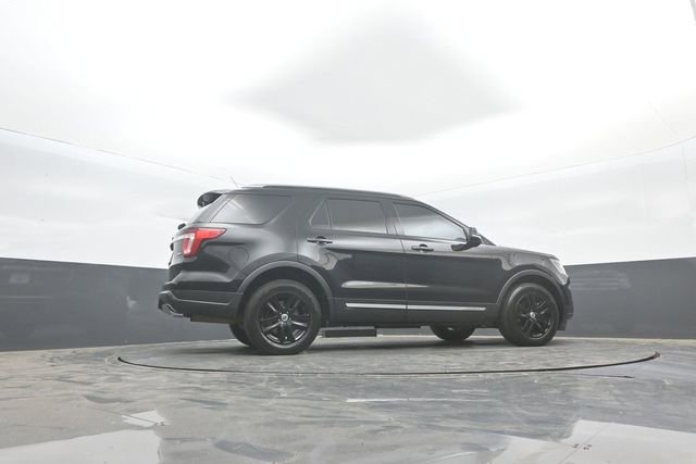 Certified 2018 Ford Explorer XLT w/ Equipment Group 201A AWD/4WD image 39