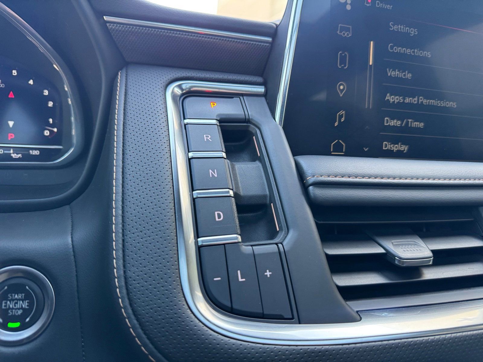 Used 2022 GMC Yukon XL AT4 image 29