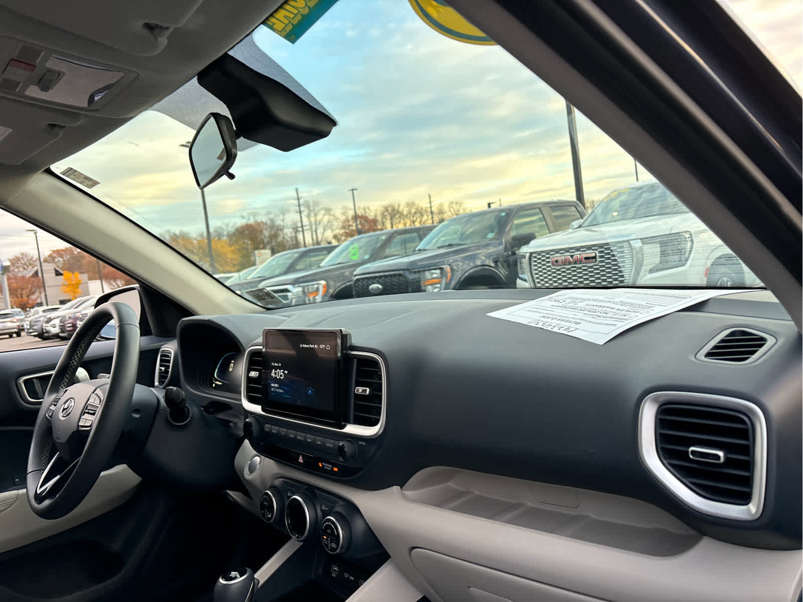 Used 2023 Hyundai Venue Limited image 28