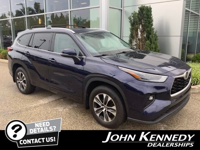 Used 2022 Toyota Highlander XLE AWD/4WD image 1