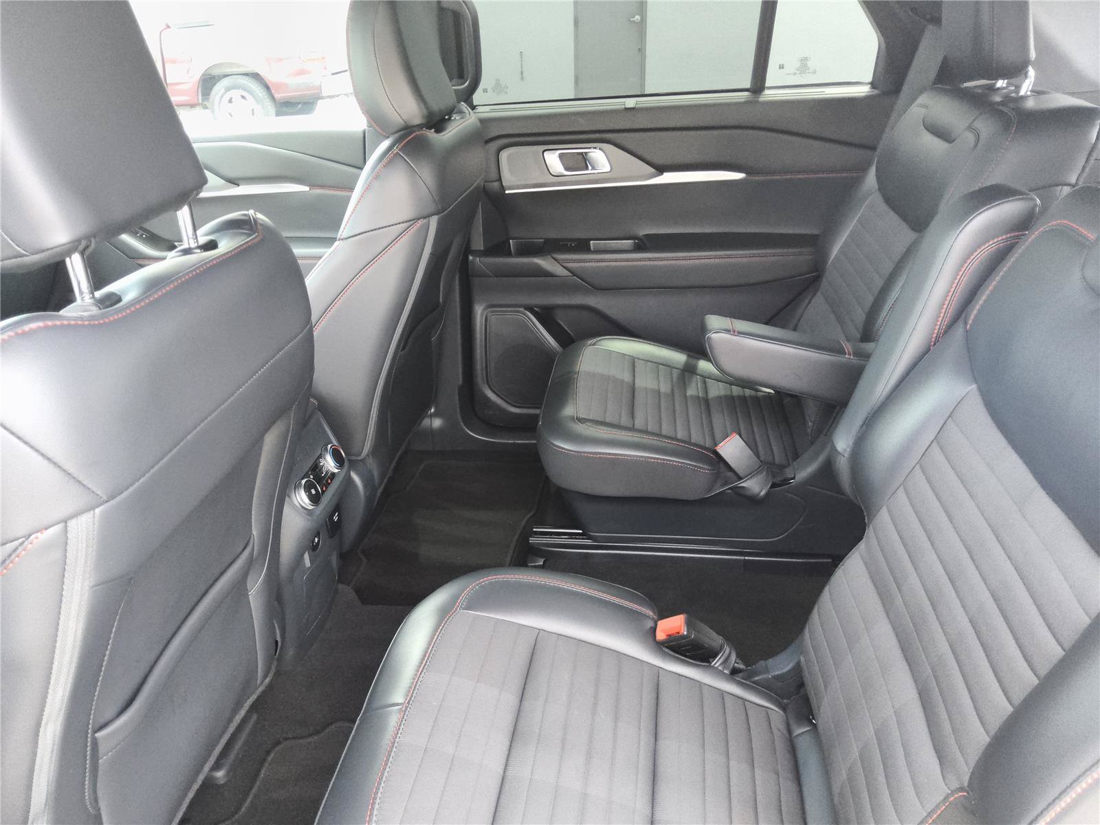 Certified 2025 Ford Explorer ST-Line w/ Premium Package RWD image 21