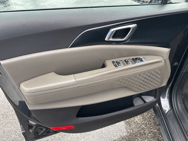 Used 2025 Kia Carnival FWD image 15