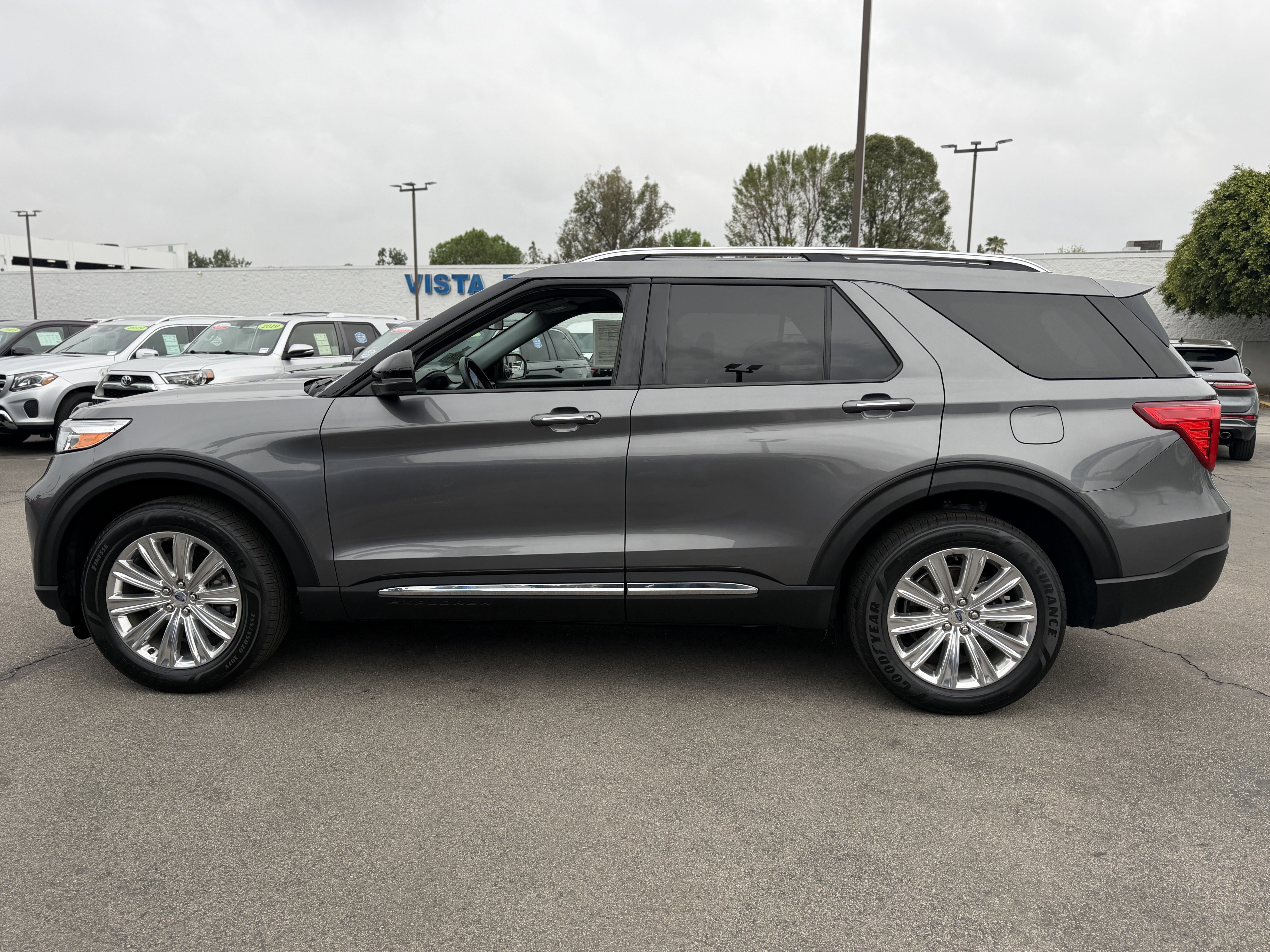 Certified 2023 Ford Explorer Limited w/ Hybrid Equipment Group 310A image 2