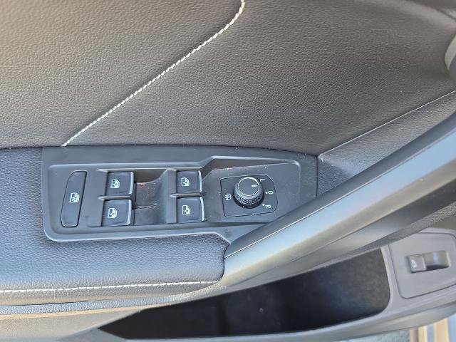 Used 2024 Volkswagen Tiguan SE R-Line AWD/4WD image 18