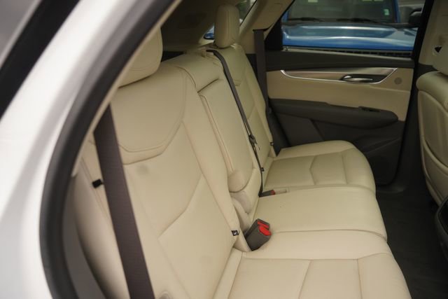 Used 2018 Cadillac XT5 Luxury w/ Driver Awareness Package FWD image 17