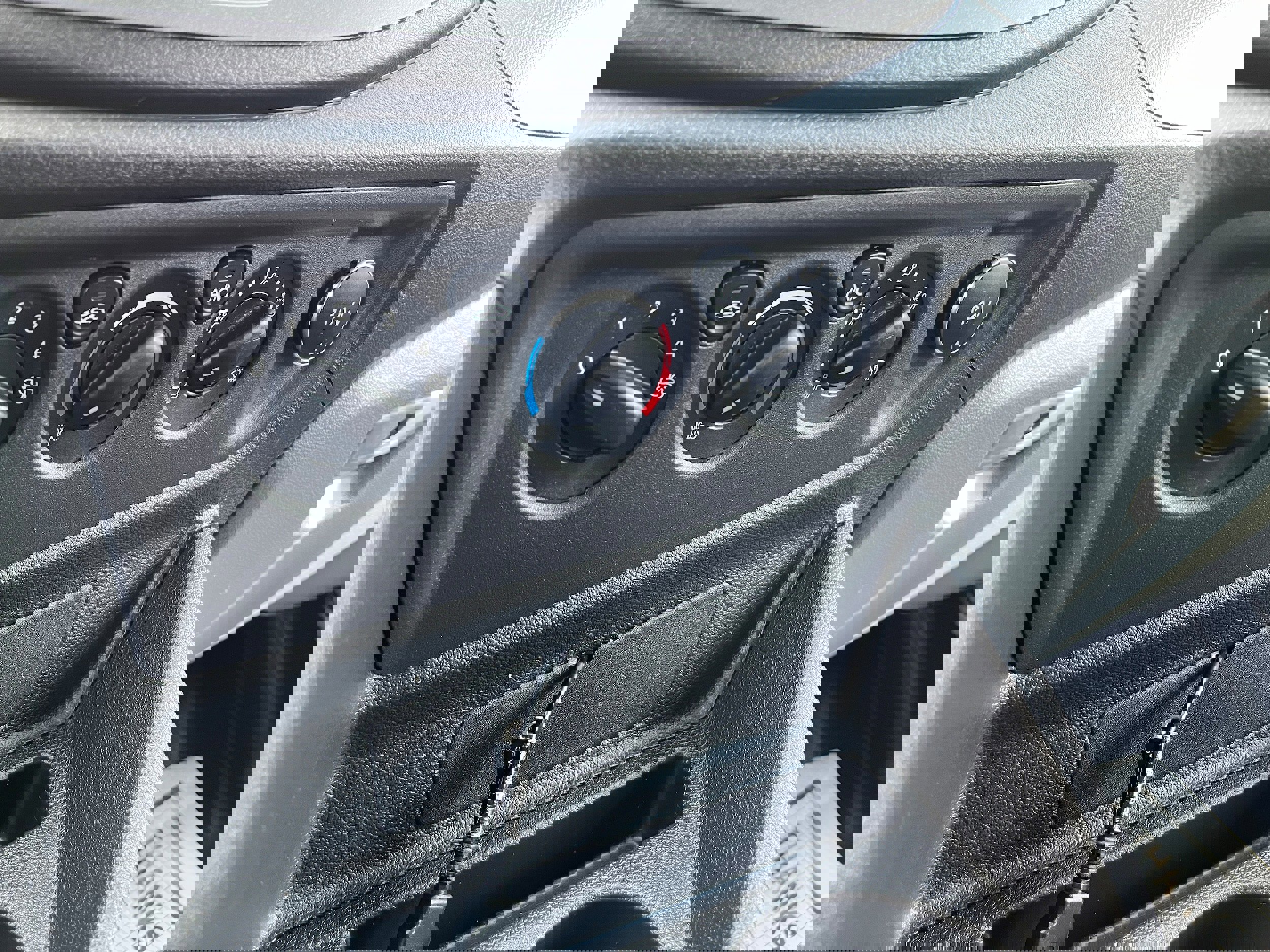 Certified 2019 Ford Transit 250 130 Low Roof w/ Exterior Upgrade Package image 18