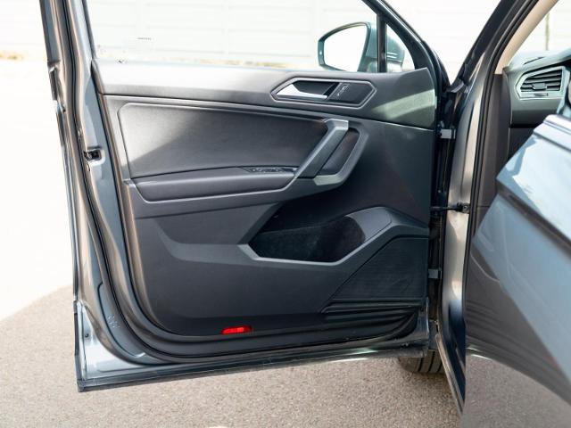 Used 2019 Volkswagen Tiguan SE w/ Panoramic Sunroof Package image 12