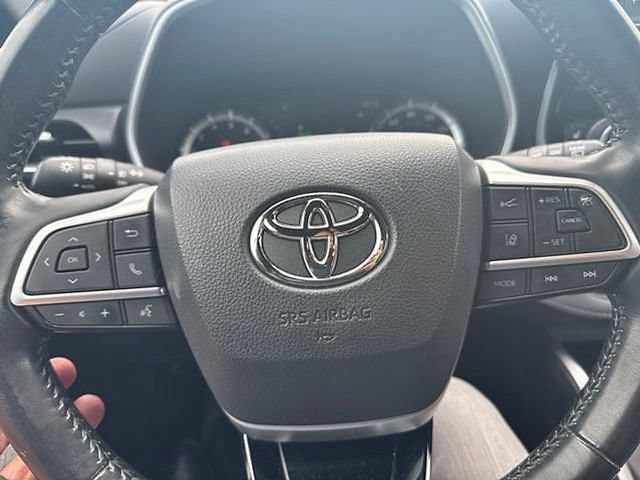 Used 2022 Toyota Highlander XSE AWD/4WD image 14
