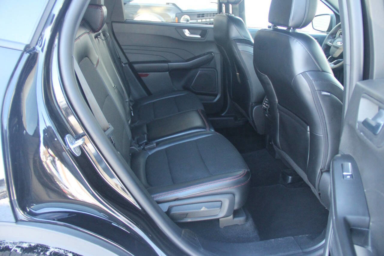 Certified 2025 Ford Escape ST-Line Select image 12