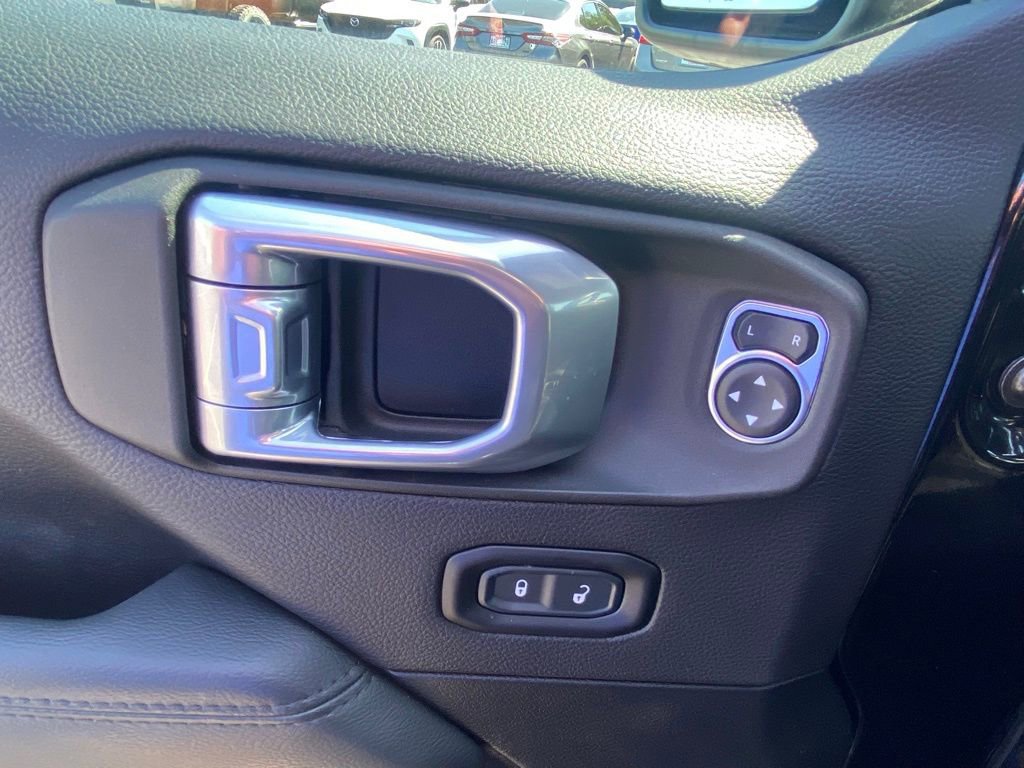 Used 2023 Jeep Wrangler Sahara AWD/4WD image 11