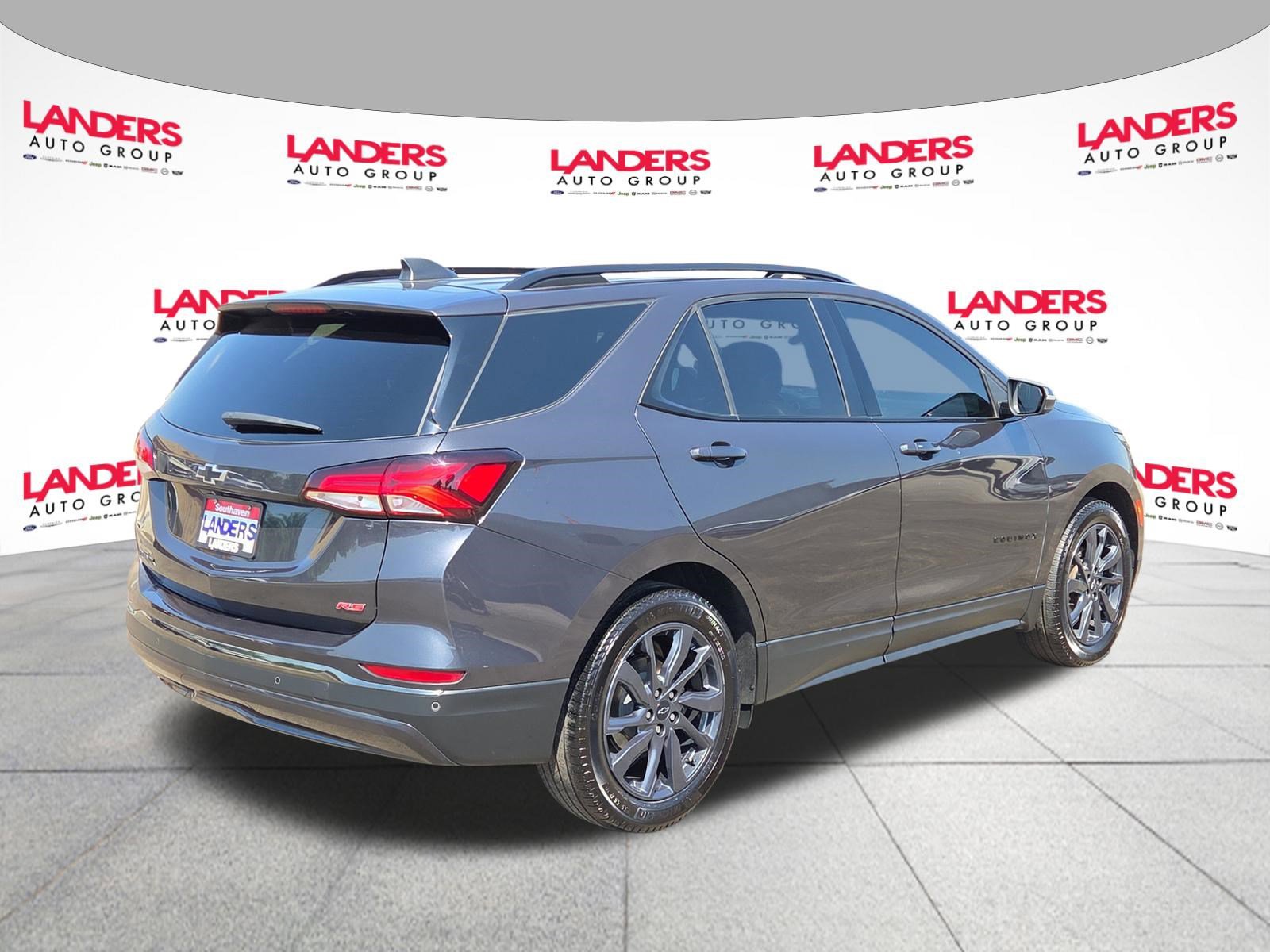 Used 2023 Chevrolet Equinox RS w/ RS Leather Package FWD image 3