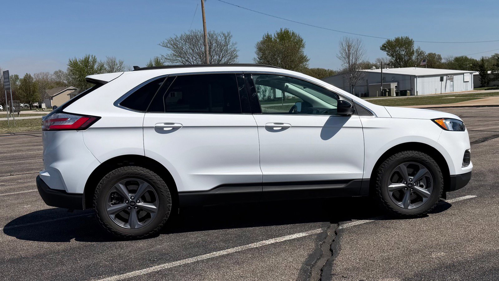 Certified 2022 Ford Edge SEL w/ Sport Appearance Package AWD/4WD image 2