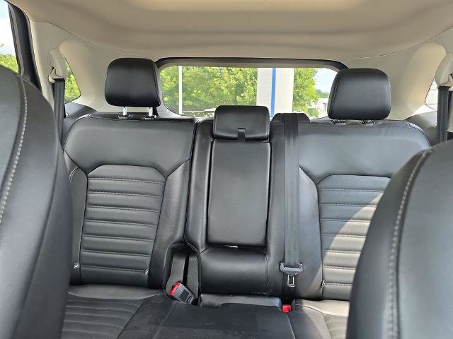 Certified 2018 Ford Edge SEL w/ Equipment Group 201A AWD/4WD image 40