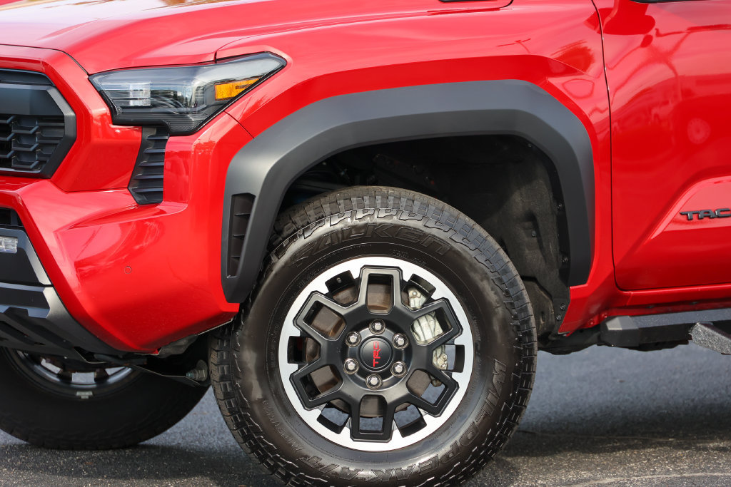 Used 2025 Toyota Tacoma TRD Off-Road w/ TRD Off Road Upgrade Package AWD/4WD image 27