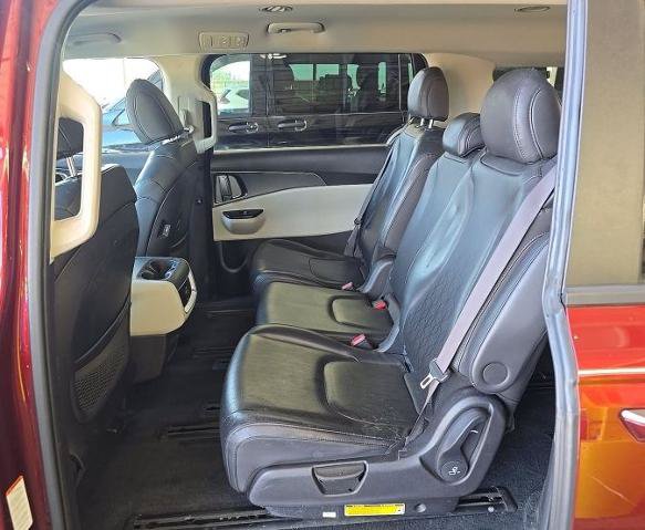 Used 2023 Kia Carnival LX FWD image 7