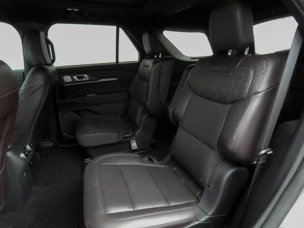Certified 2025 Ford Explorer Platinum w/ Ultimate Package AWD/4WD image 33
