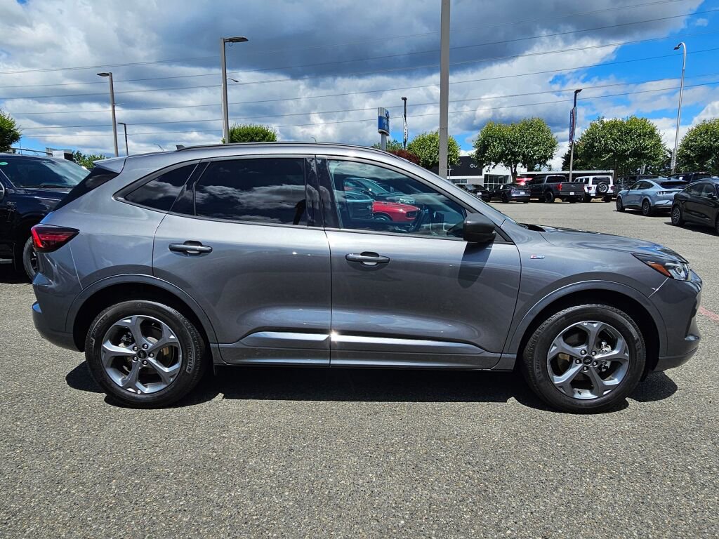Certified 2024 Ford Escape ST-Line w/ Tech Pack #1 AWD/4WD image 4
