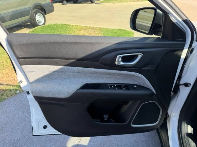 Used 2024 Jeep Compass Latitude AWD/4WD image 8