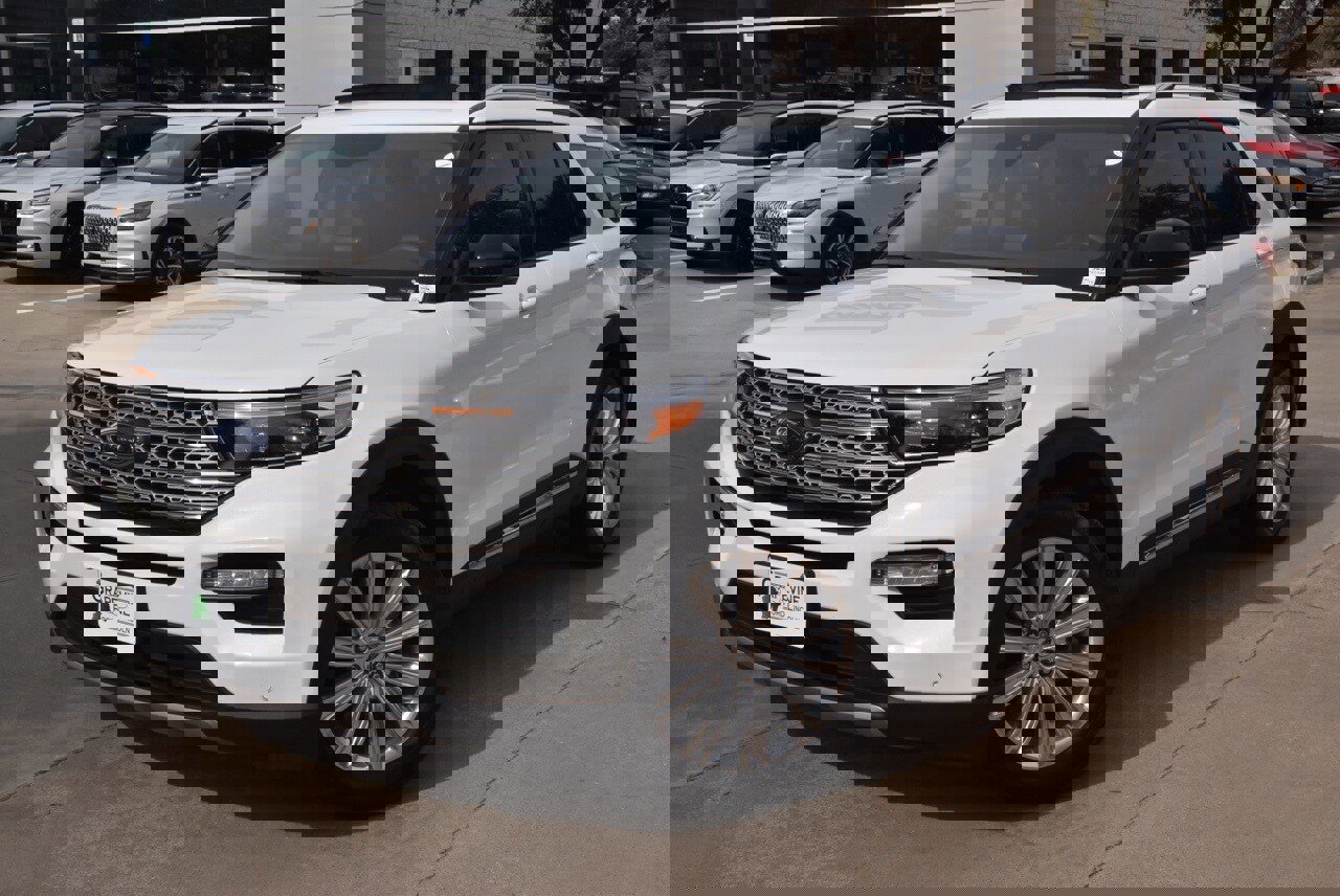 Certified 2023 Ford Explorer Limited w/ Limited Technology Package image 3