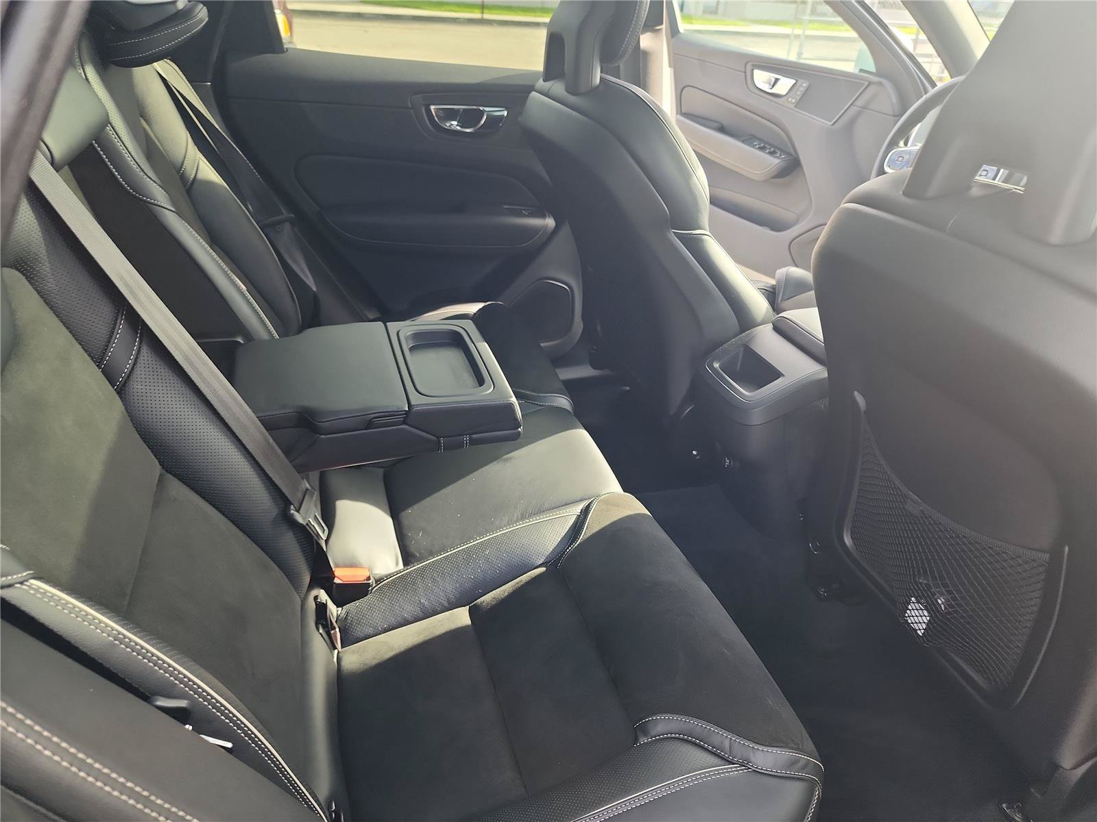 Used 2018 Volvo XC60 T5 R-Design w/ Convenience Package AWD/4WD image 22