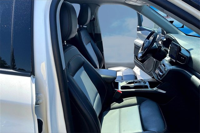 Certified 2022 Ford Explorer XLT w/ Equipment Group 202A image 7