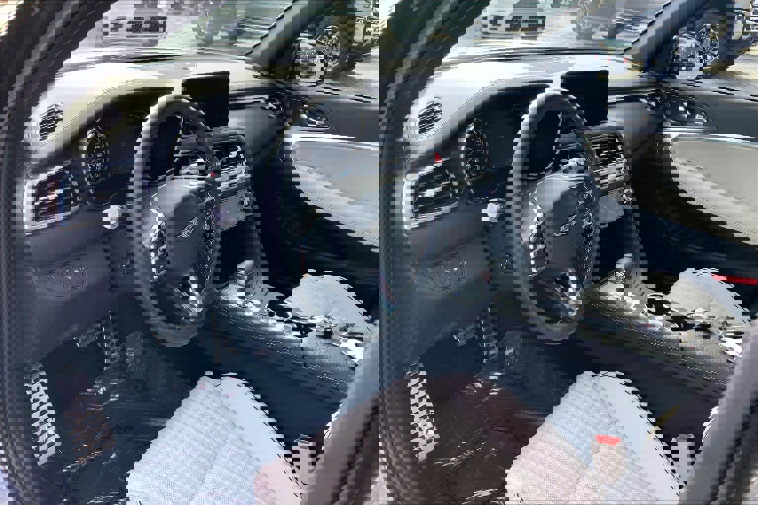 Used 2025 Genesis G70 2.5T w/ Sport Prestige Package image 16