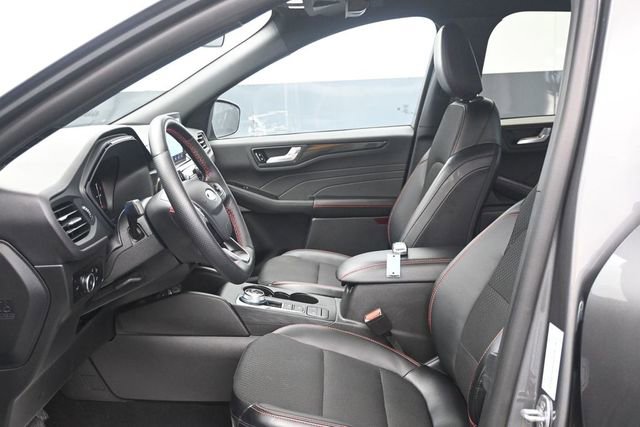 Certified 2025 Ford Escape ST-Line Select AWD/4WD image 6