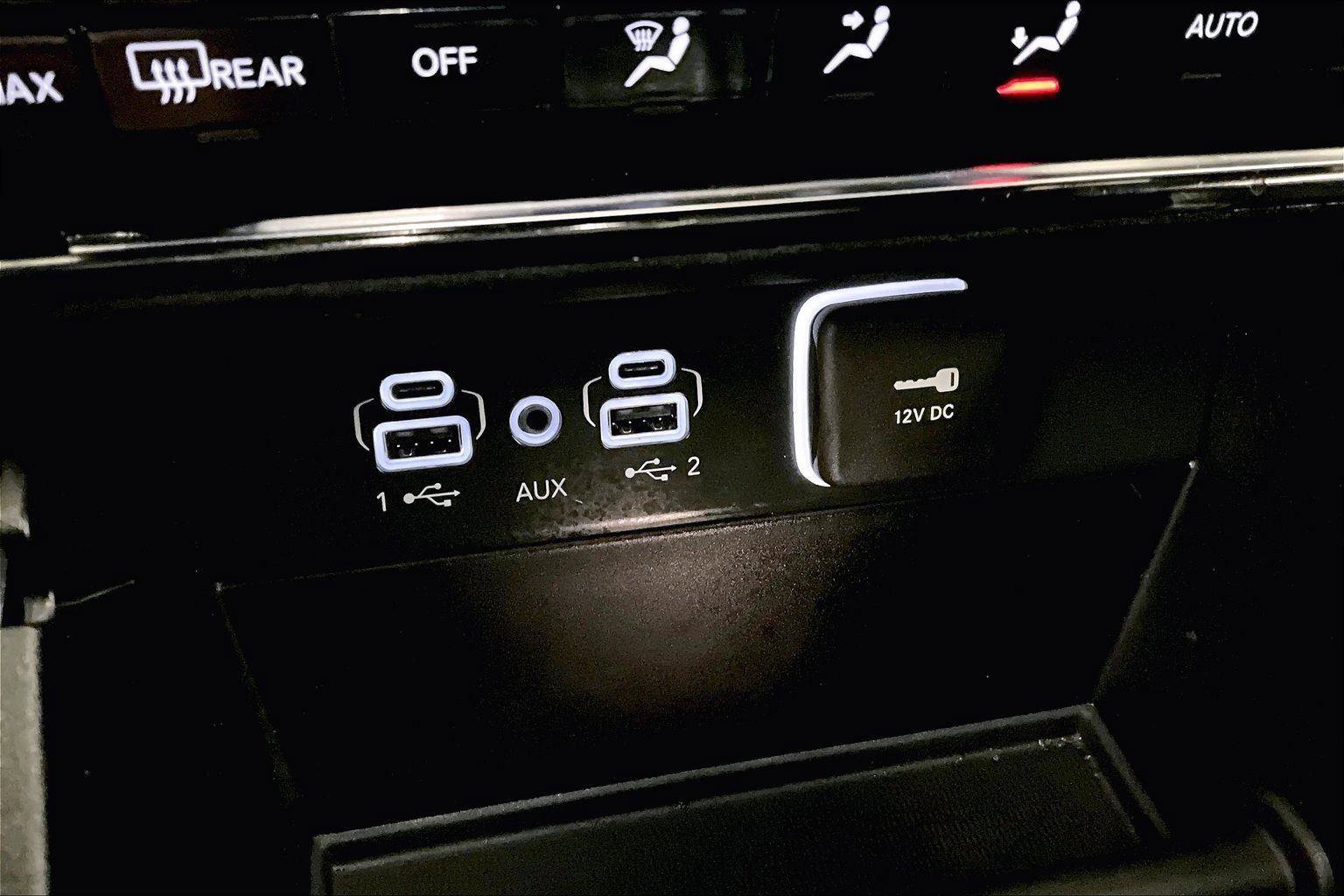 Used 2023 Jeep Grand Cherokee Laredo image 31