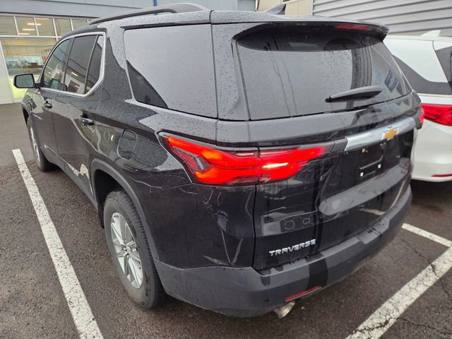 Used 2023 Chevrolet Traverse LT image 2