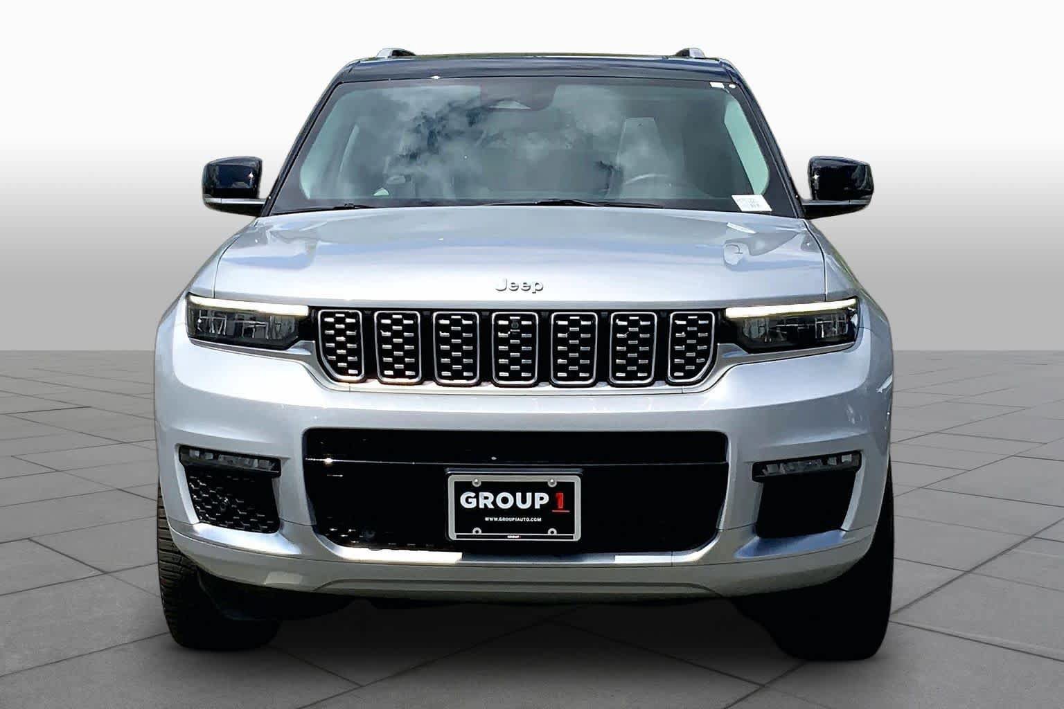 Used 2023 Jeep Grand Cherokee L Summit w/ Luxury Tech Group V AWD/4WD image 4