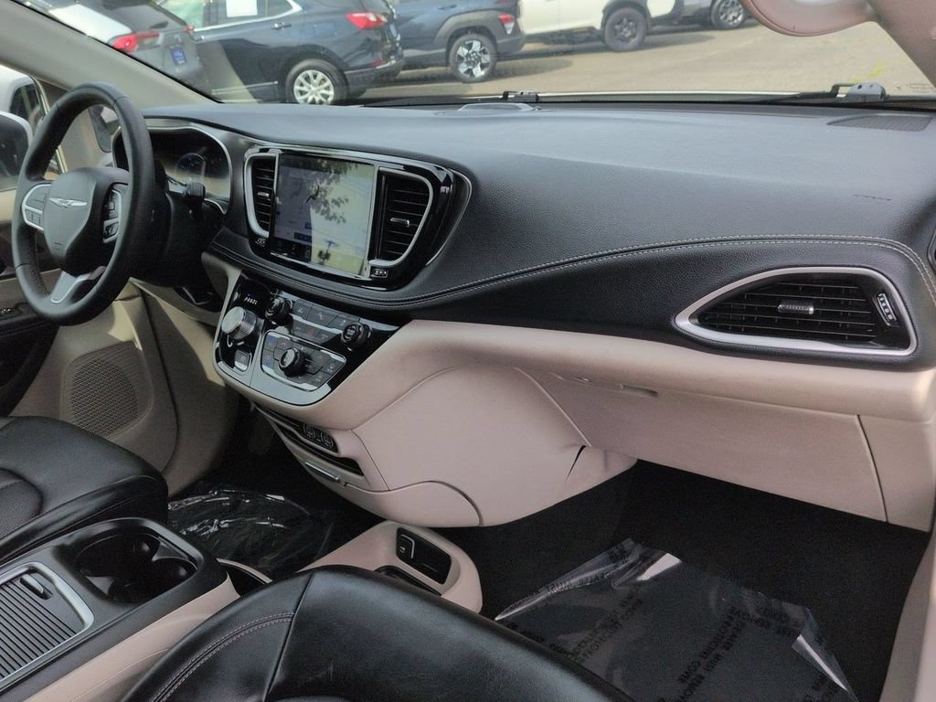 Used 2023 Chrysler Pacifica Touring-L FWD image 30