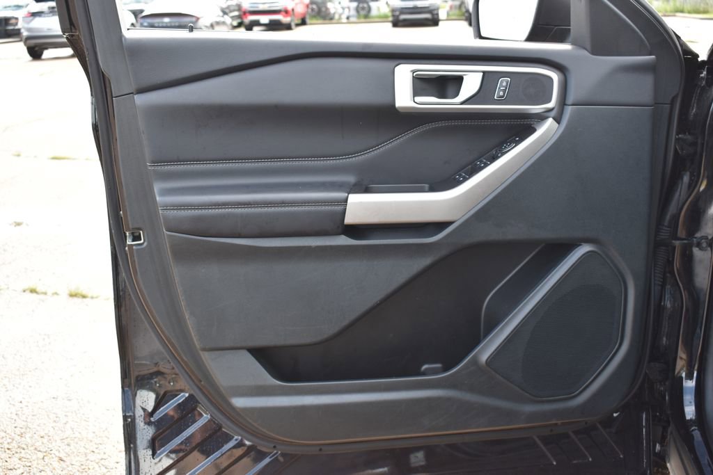 Certified 2024 Ford Explorer XLT w/ Equipment Group 202A AWD/4WD image 9