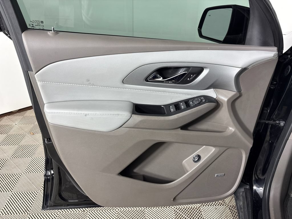 Used 2020 Chevrolet Traverse LT w/ LT Premium Package FWD image 16