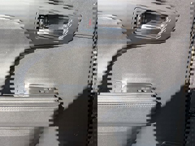 Used 2020 Toyota Highlander XLE image 28