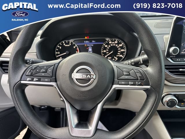 Used 2025 Nissan Altima 2.5 SV FWD image 24