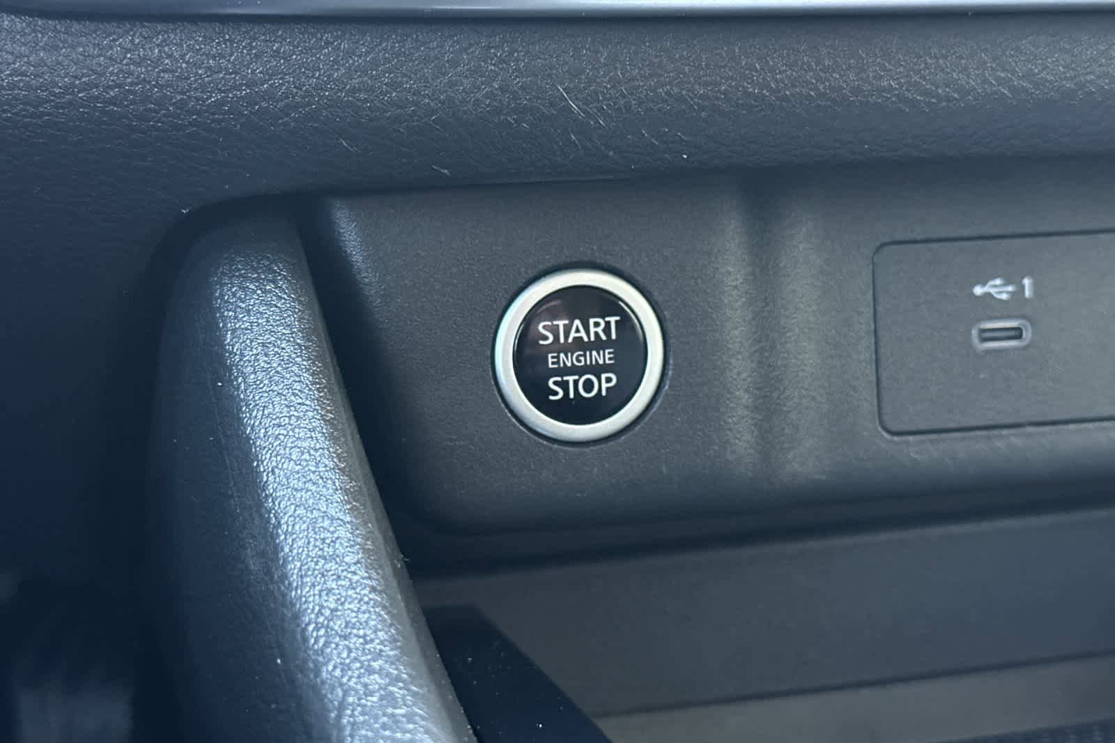 Used 2023 Nissan Rogue SV AWD/4WD image 22