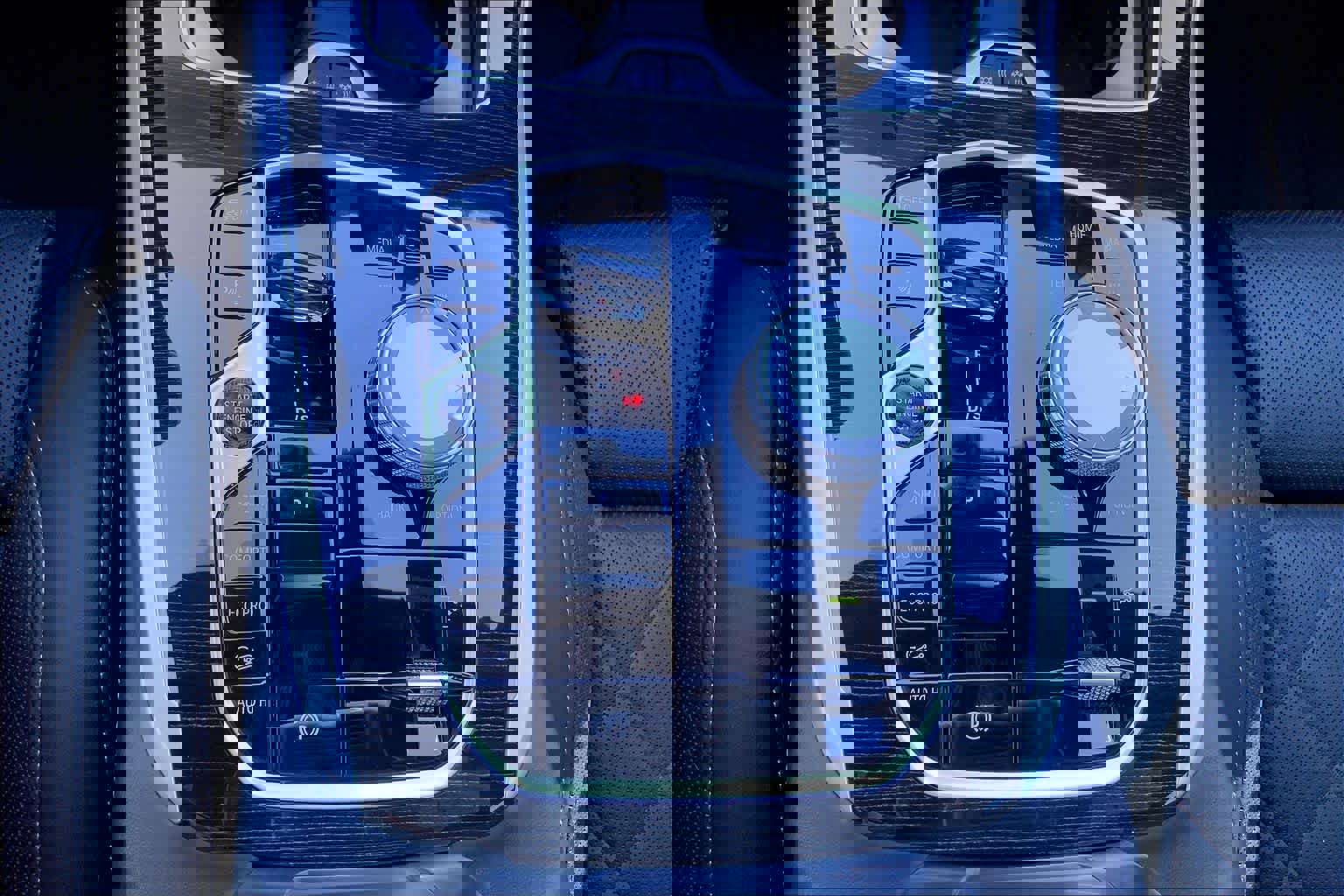 Used 2025 BMW X7 xDrive40i w/ Executive Package image 35