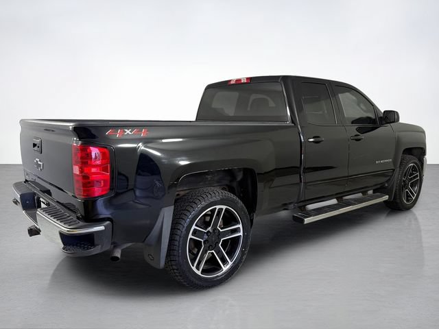 Used 2019 Chevrolet Silverado 1500 LT w/ LPO, Black Pack AWD/4WD image 3
