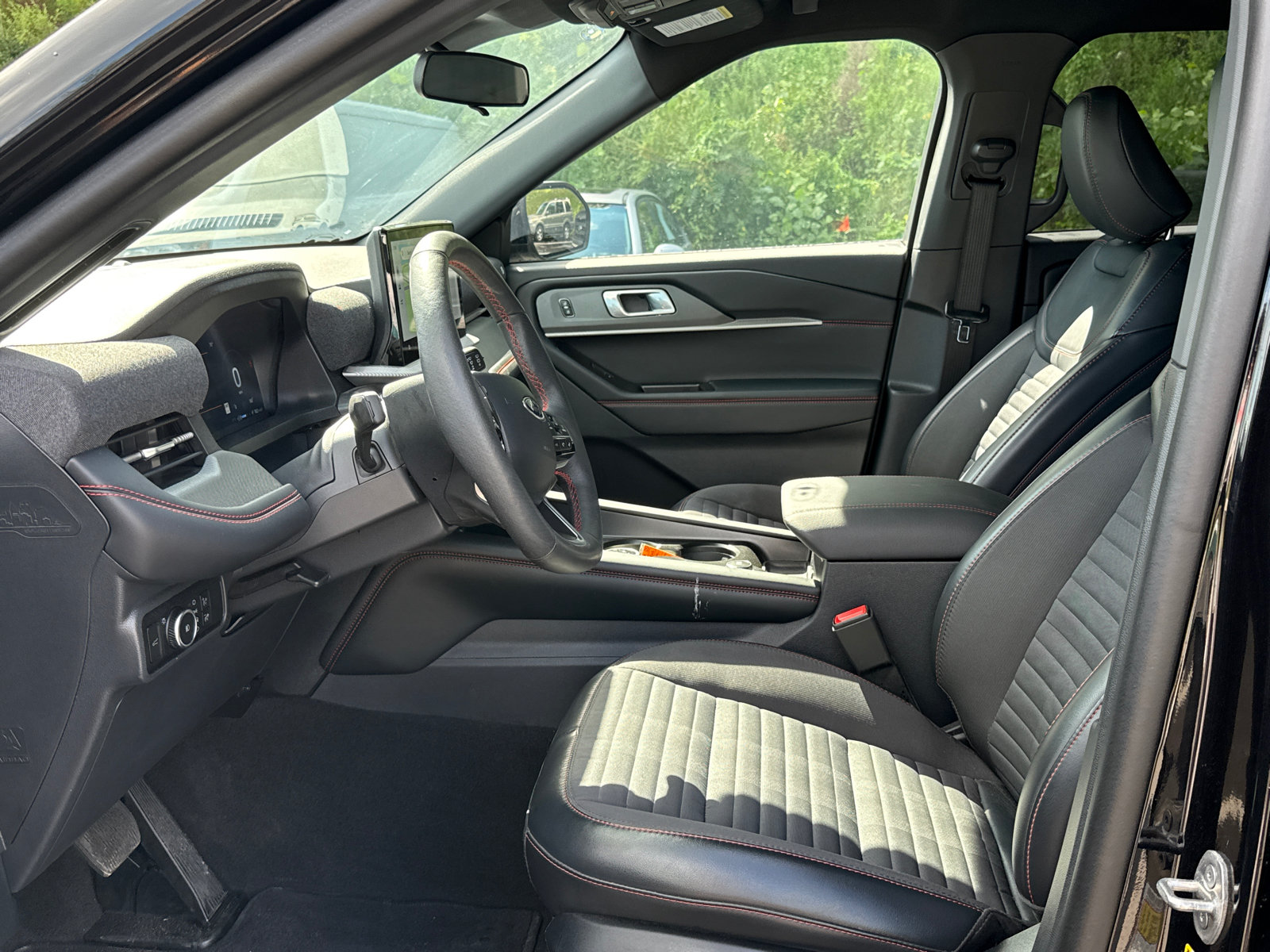 Certified 2026 Ford Explorer ST-Line AWD/4WD image 4