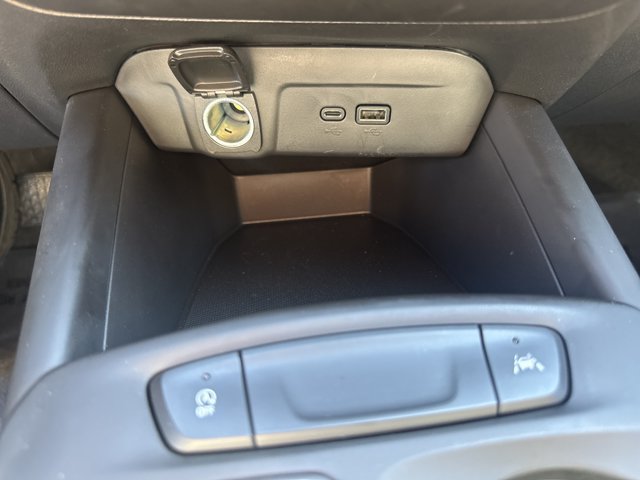 Used 2025 Chevrolet Trax RS w/ Sunroof Package FWD image 27