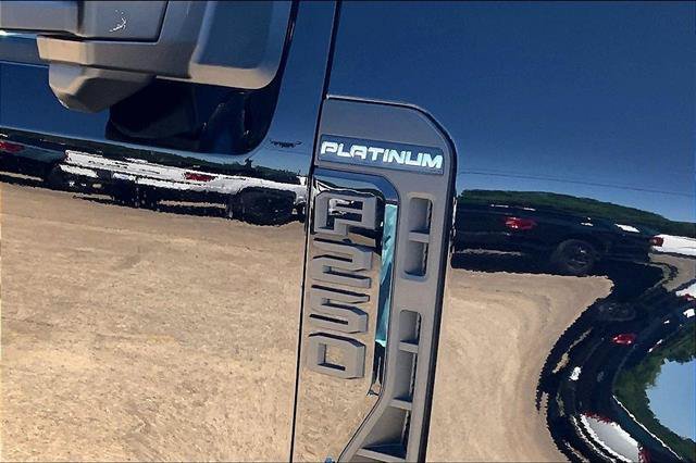 Certified 2025 Ford F250 Platinum w/ FX4 Off-Road Package AWD/4WD image 7