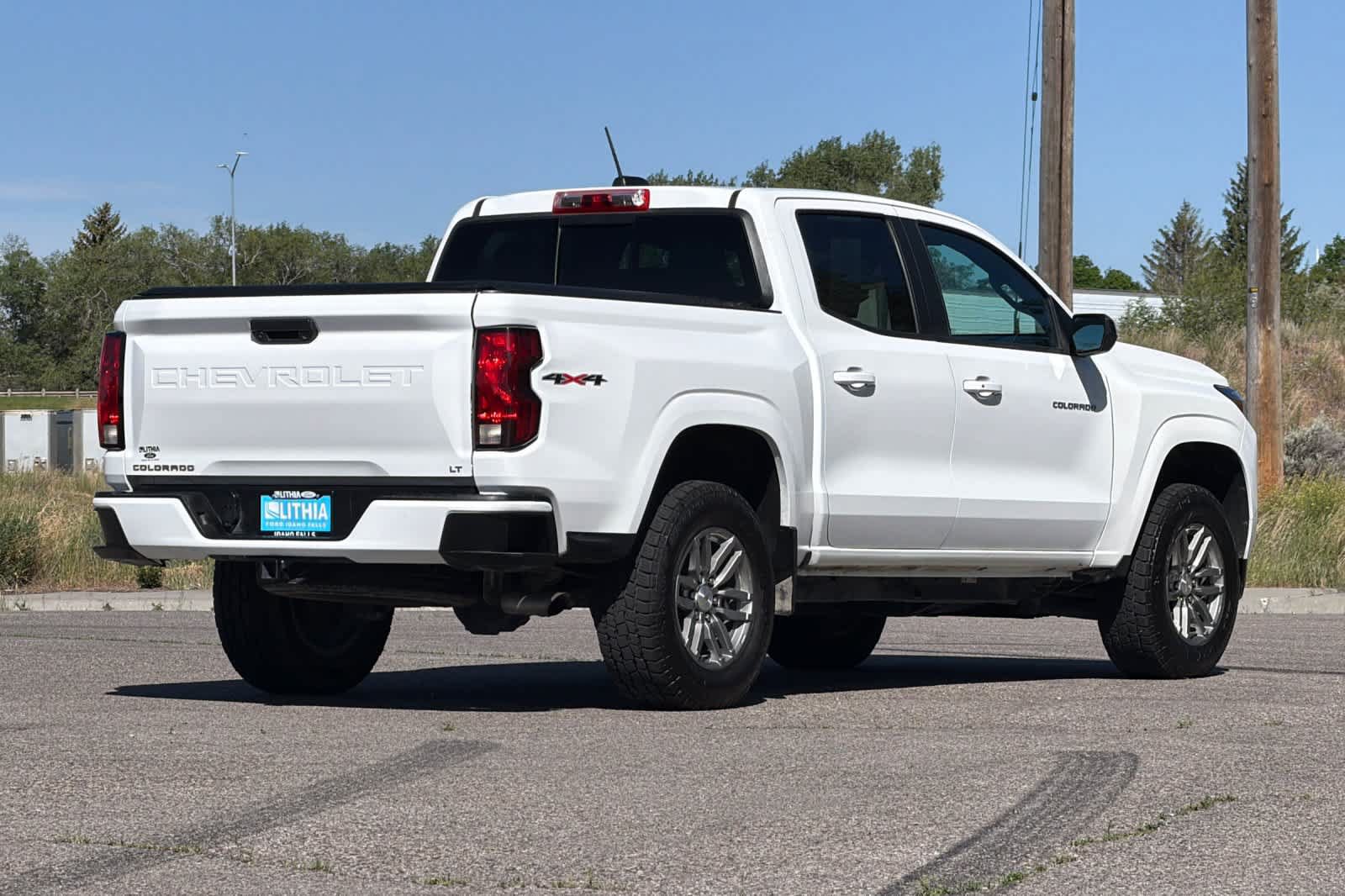 Used 2023 Chevrolet Colorado LT w/ LT Convenience Package II AWD/4WD image 2