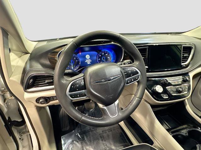 Used 2023 Chrysler Pacifica Limited FWD image 10