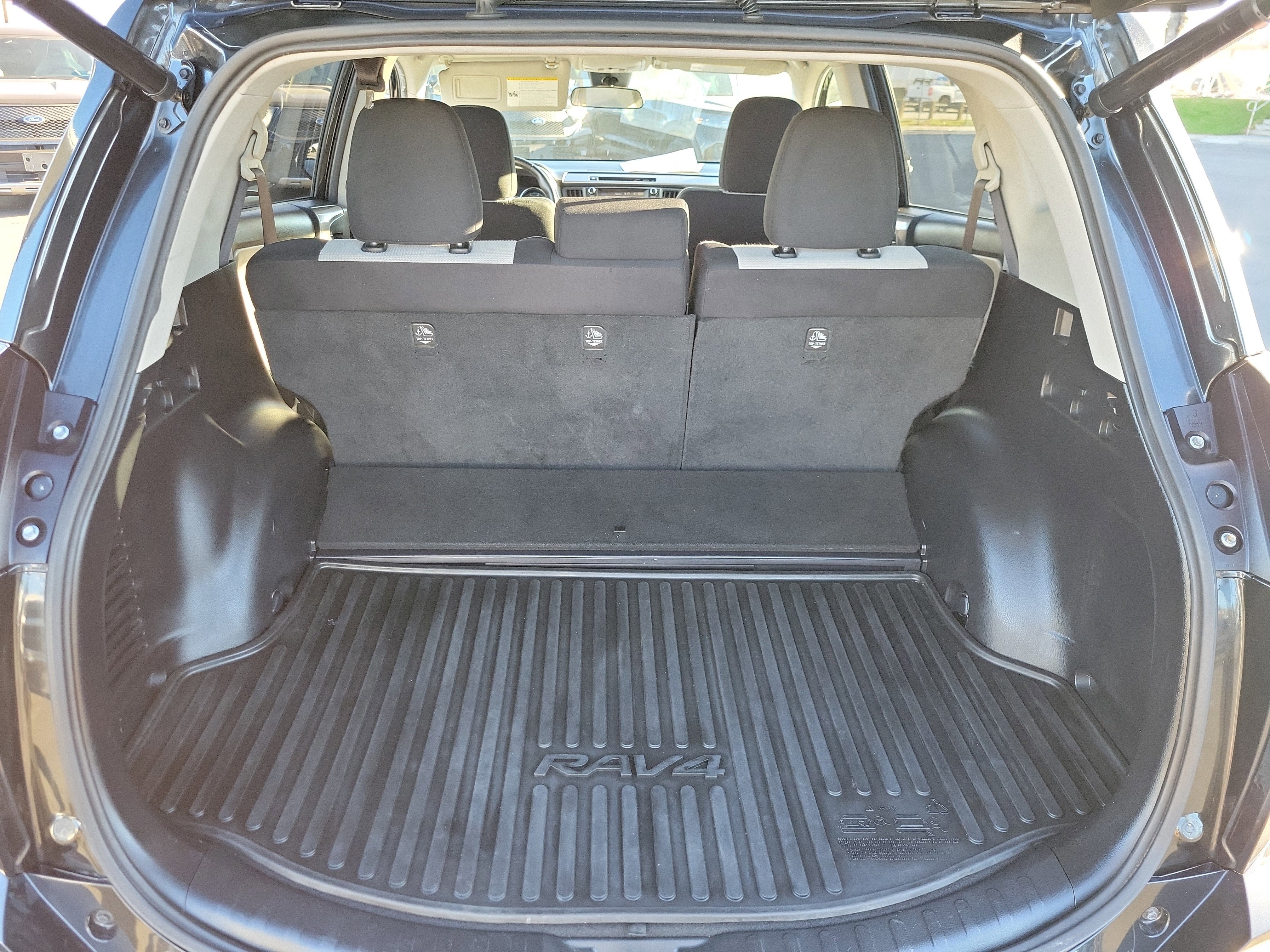 Used 2018 Toyota RAV4 XLE image 14