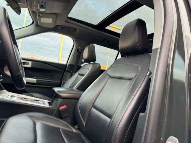 Certified 2023 Ford Explorer XLT w/ Equipment Group 202A AWD/4WD image 9