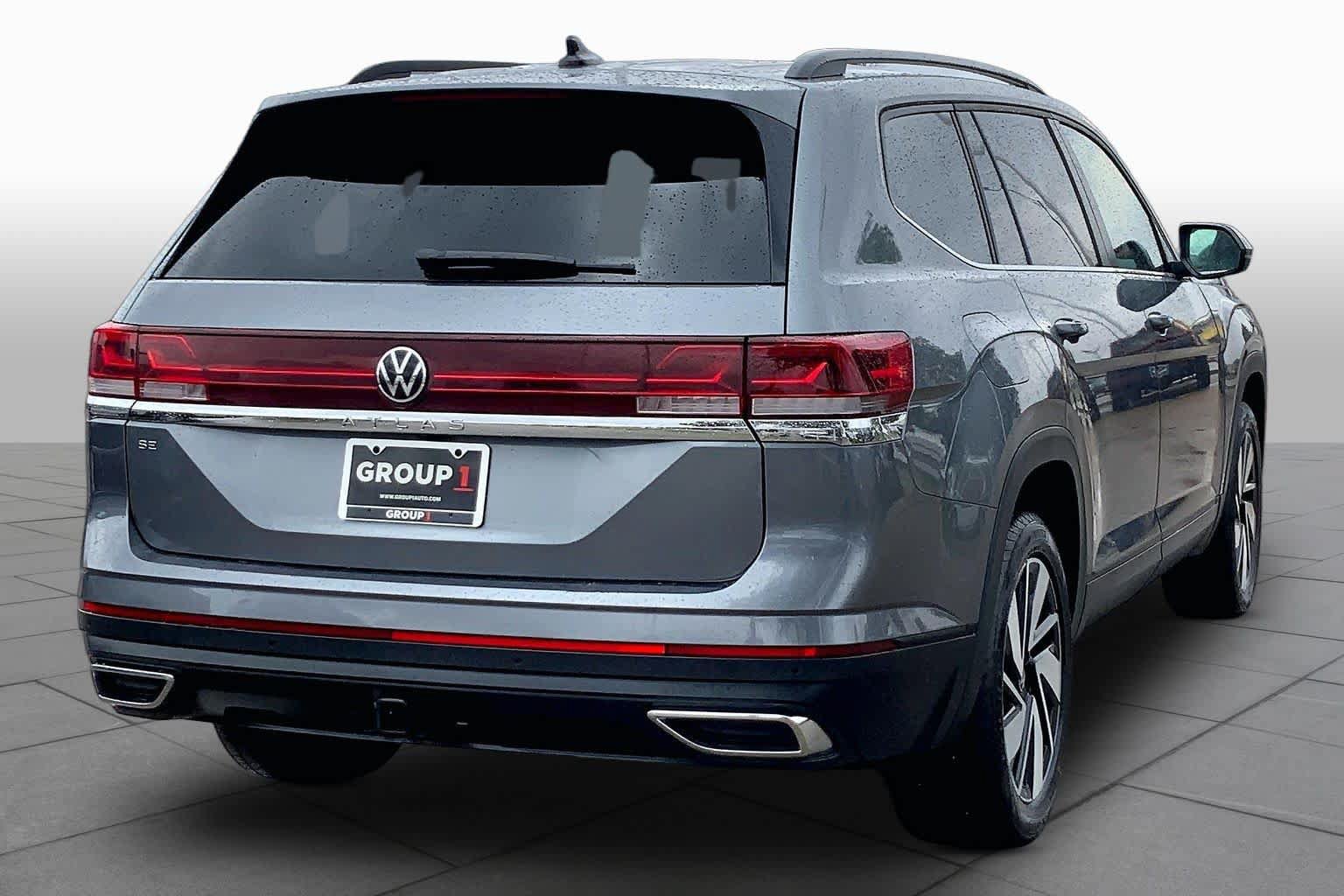 Used 2025 Volkswagen Atlas SE FWD image 13