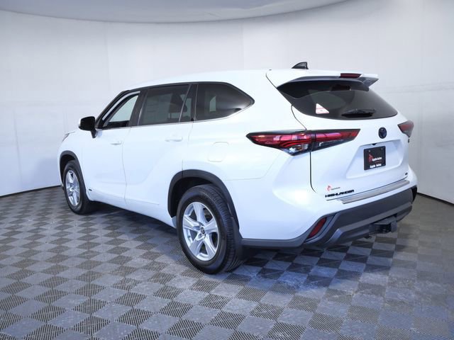 Used 2022 Toyota Highlander LE AWD/4WD image 2